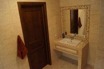 Фото номера Двухместный номер с 2 отдельными кроватями Загородные дома Ezera Park Hotel г. Pogost-Zagorodskiy 2